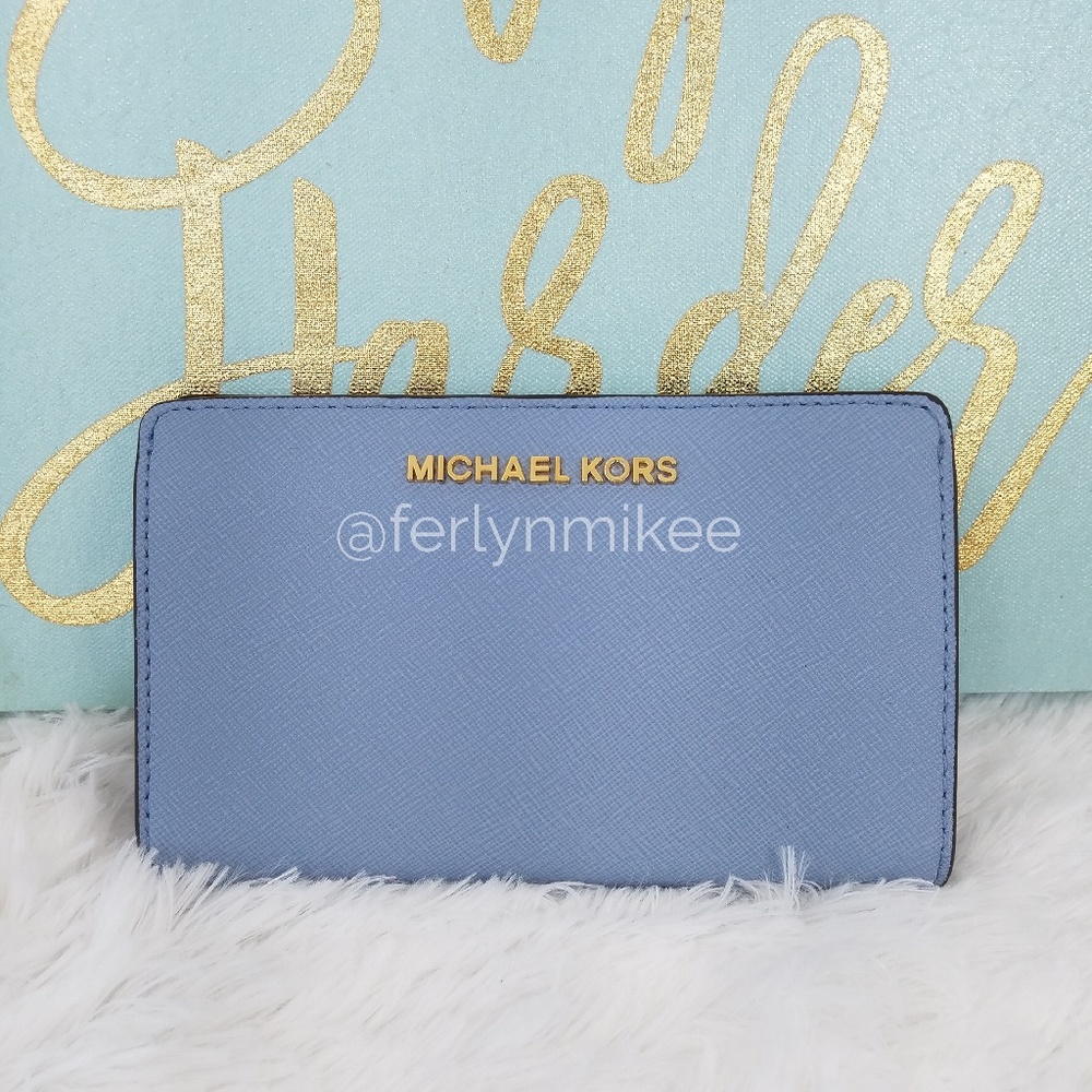 NWT Michael Kors Jet Set Travel Slim Bifold Wallet